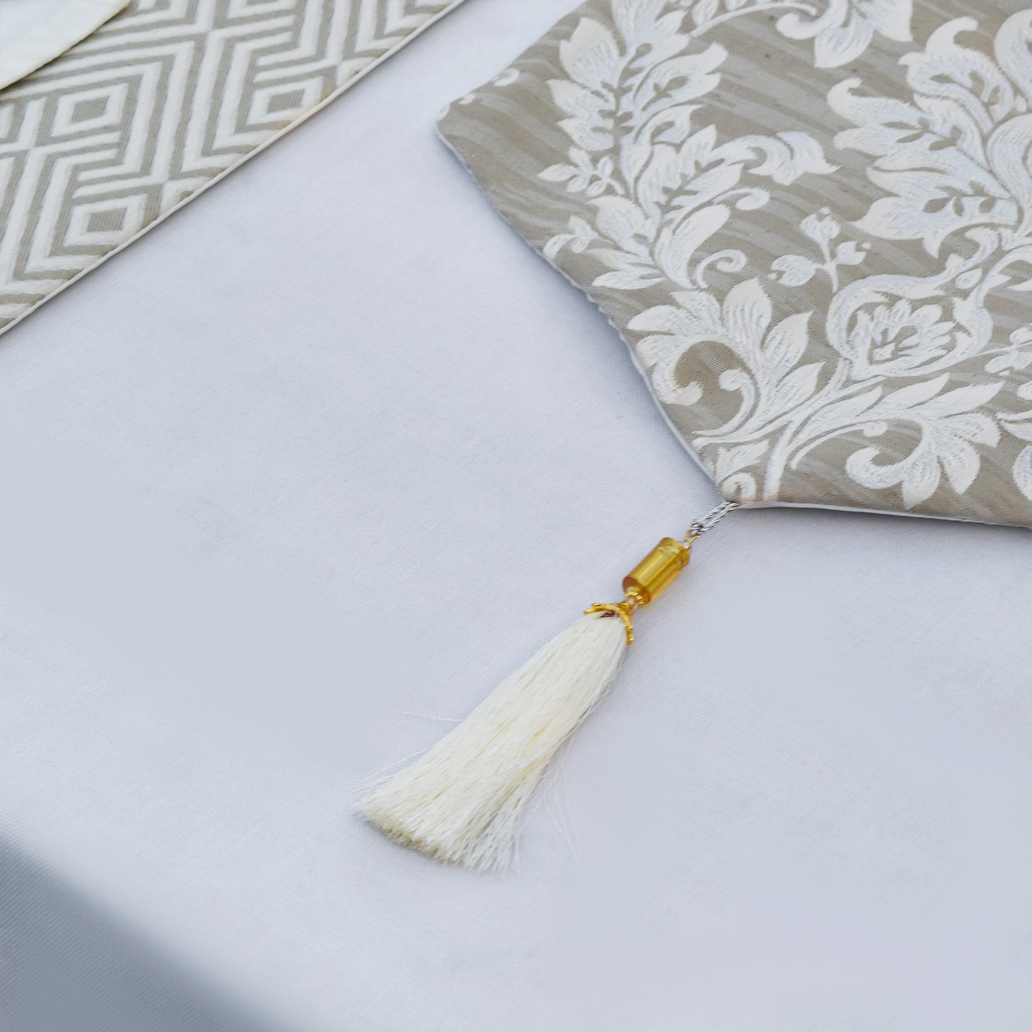 Majestic Bonanza Sand brown Table Set