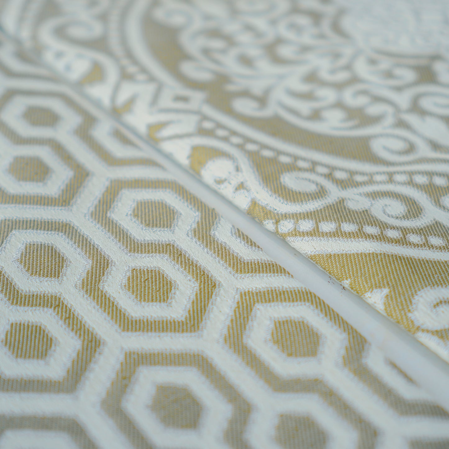 Floral Hive Stem Brown Table Set