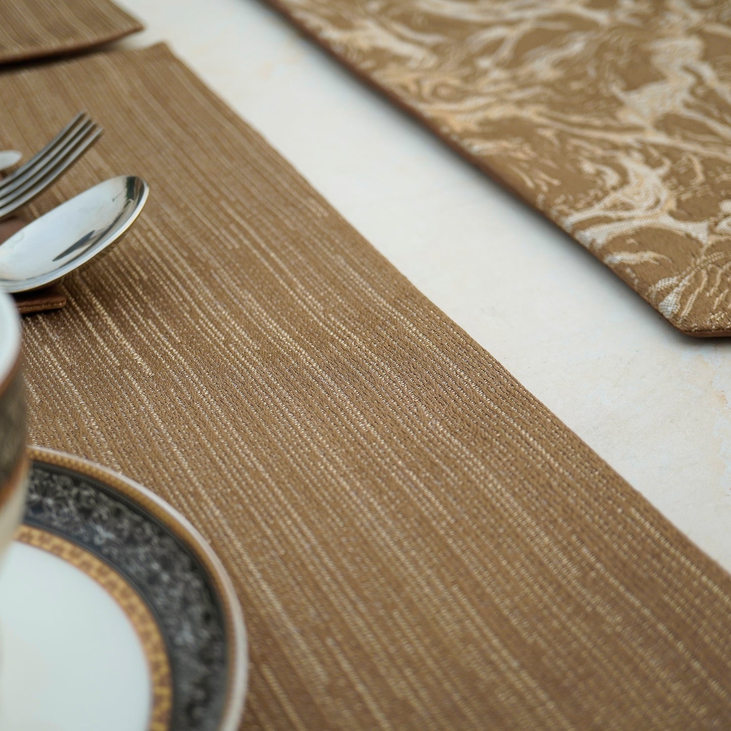 Marble Weave Burnt Caramel Table Set